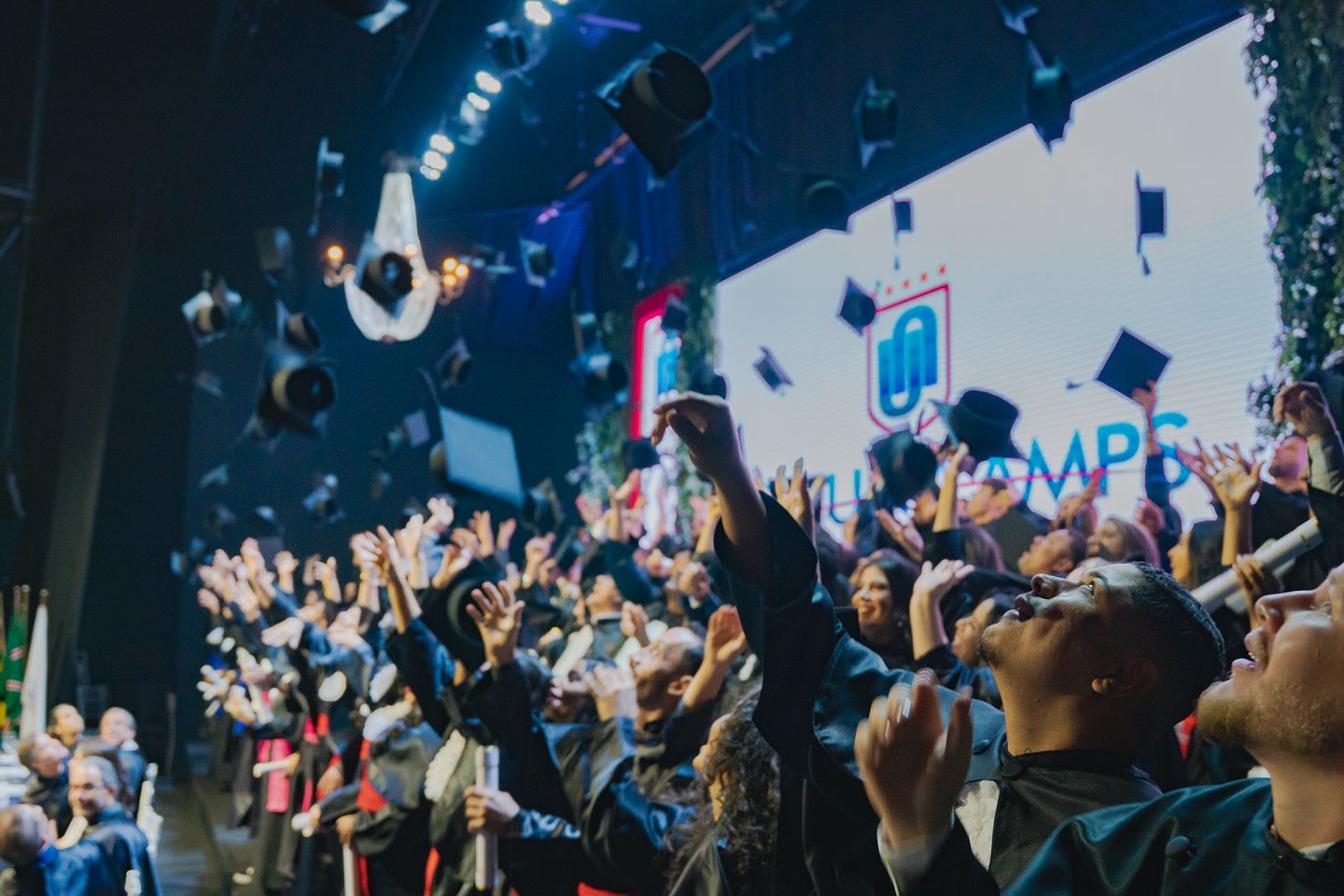 Diploma de ensino superior pode dobrar salário no Brasil, aponta relatório