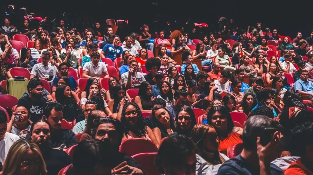 Facunicamps recebe calouros do segundo semestre de 2026 com o “Fac Tá On” inspirado no Homem-Aranha