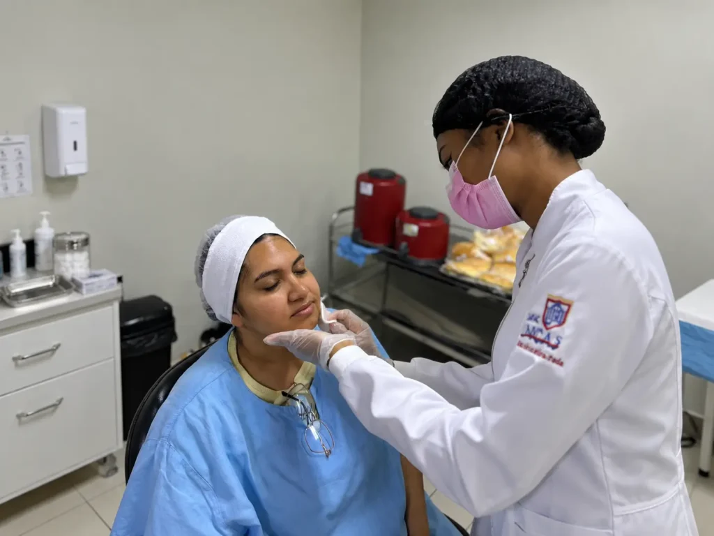 Alunas de Estética da Facunicamps participam de ação de autocuidado no HEMNSL