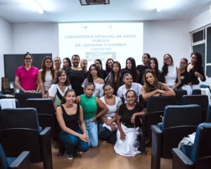 Alunos de Biomedicina da Facunicamps participam de visita técnica ao LACEN-GO