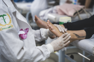 Alunas de Estética e Cosmética promovem Spa Day com foco no bem-estar e na conscientização do Outubro Rosa